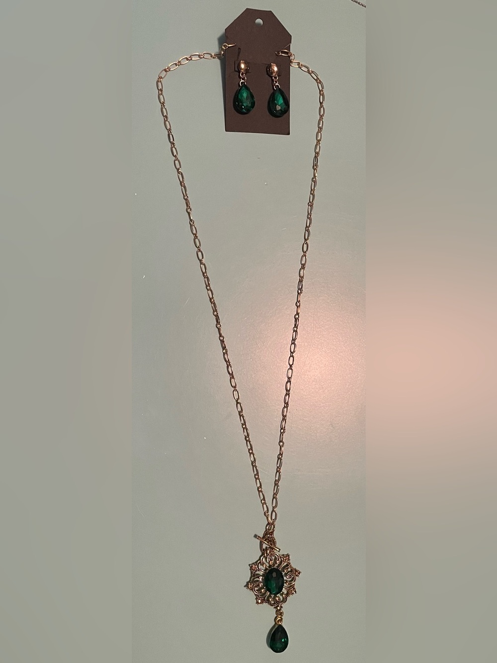 Victorian Style Gold-Tone Necklace with Filigree & Emerald Green Crystal Pendant